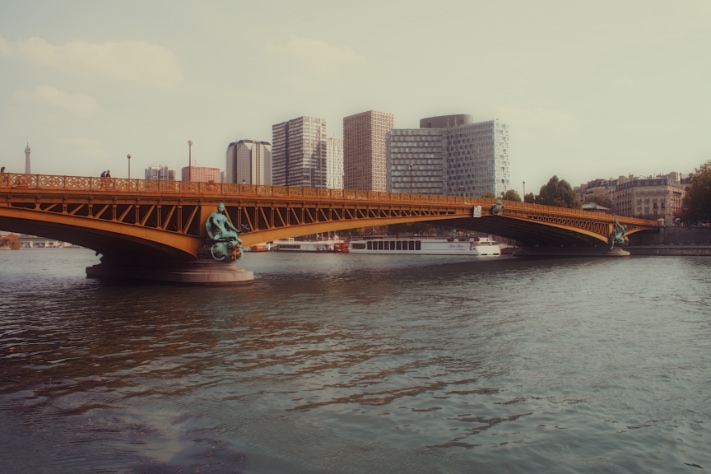Source: Ignis (Wikipedia) Le Pont Mirabeau